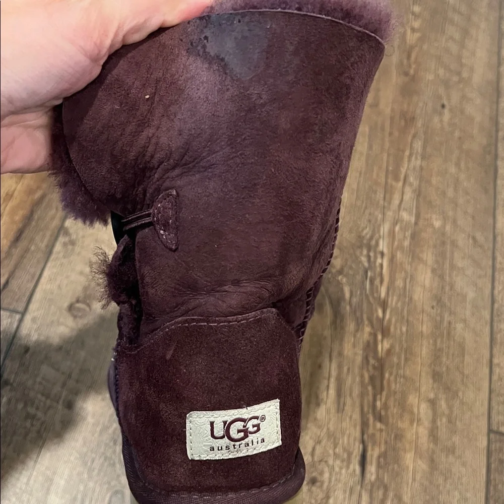 UGG Bailey Button Boots, size 8